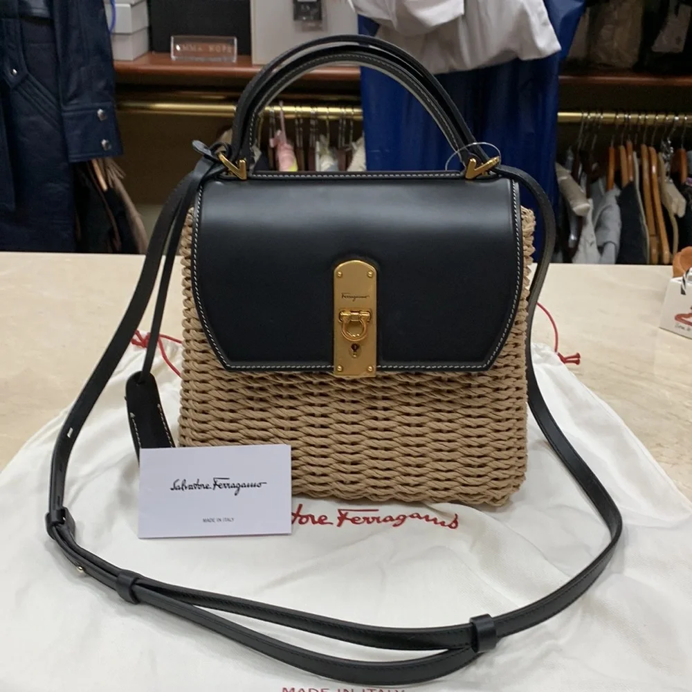 SALVATORE FERRAGAMO MEDIUM BOXYZ LEATHER TRIMMED NATURAL STRAW TOP HANDLE BAG - Picture 16 of 16